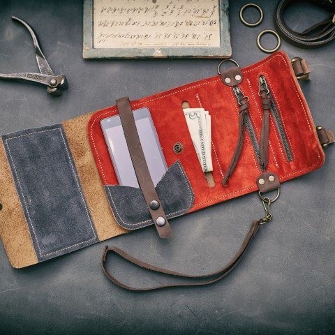 Portfel skorzany, etui na telefon kolor brązowy i czerwony