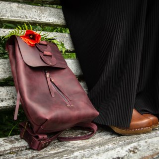 Skórzany Plecak kolor śliwkowy z ozdobną Klapą - LadyBuQ Art