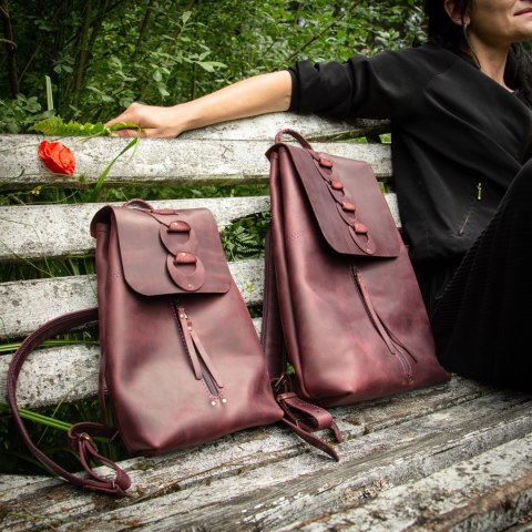 Skórzany Plecak kolor śliwkowy z ozdobną Klapą - LadyBuQ Art