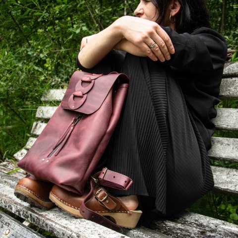 Skórzany Plecak kolor śliwkowy z ozdobną Klapą - LadyBuQ Art