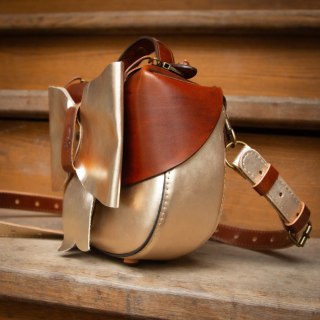 Torebka skórzana Kaya w kolorze złotym oraz brązowym