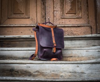 Skórzana damska torebka z funkcją plecaka Molly w kolorze śliwkowym