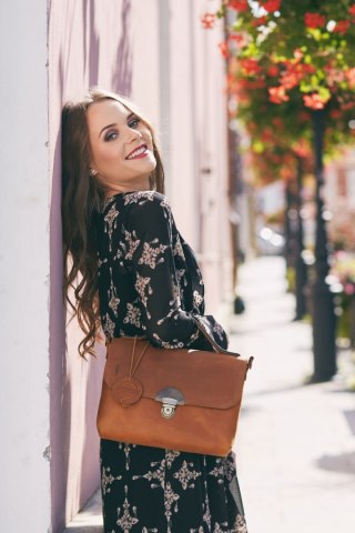 Torebka skórzana Ann w kolorze kamelowym