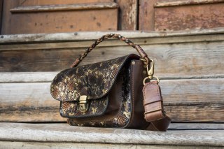 Torebka skórzana Lara w kolorze złoto brązowym