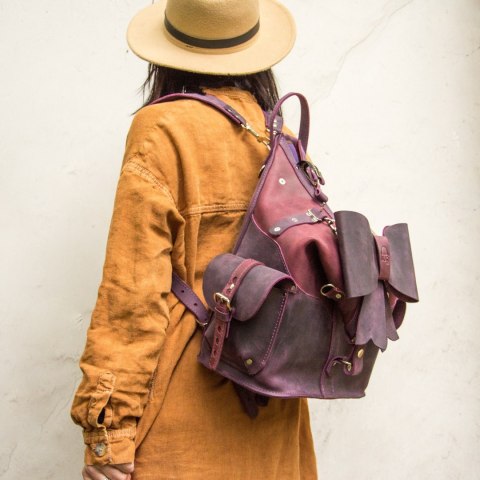 Skórzany plecak w odcieniach fioletu z odpinaną kokardą