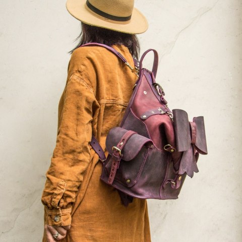 Skórzany plecak w odcieniach fioletu z odpinaną kokardą