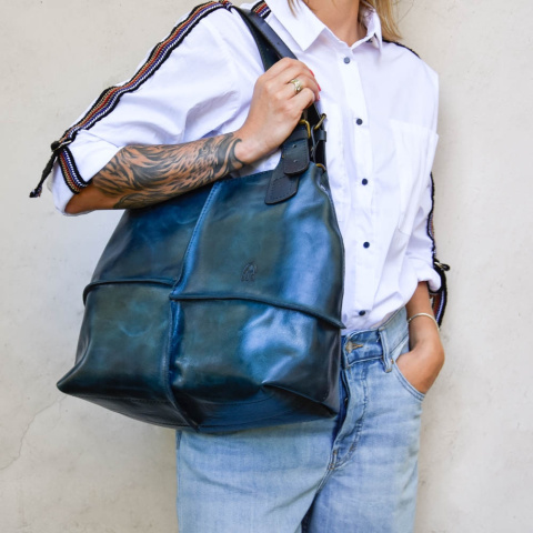 Torebka skórzana ręcznie wykonana przez ladybuq Alicja Ultimate Edition kolor granatowy