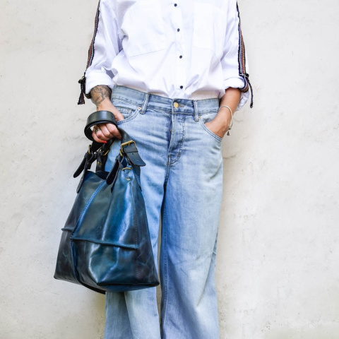 Torebka skórzana ręcznie wykonana przez ladybuq Alicja Ultimate Edition kolor granatowy