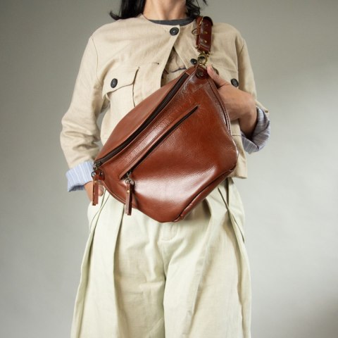 Duża skórzana nerka w kolorze brązowym od LadyBuQ