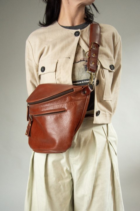 Duża skórzana nerka w kolorze brązowym od LadyBuQ