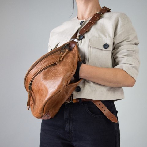 Duża skórzana nerka w kolorze brązowym od LadyBuQ