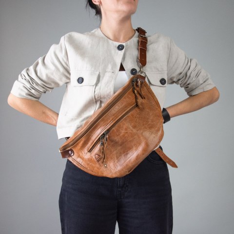 Duża skórzana nerka w kolorze brązowym od LadyBuQ