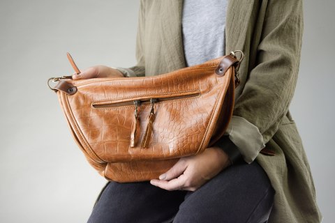 Duża skórzana nerka w kolorze brązowym od LadyBuQ