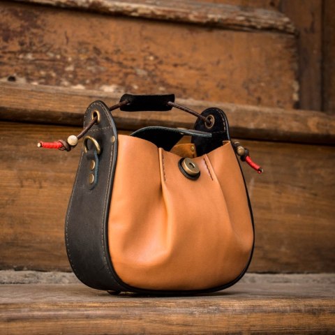 Mała torebka skórzana Mili w kolorze brązowym i granatowym