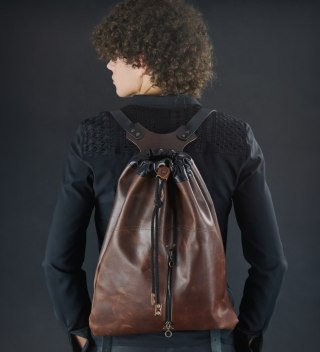 Skórzany worek w kolorze brązowym