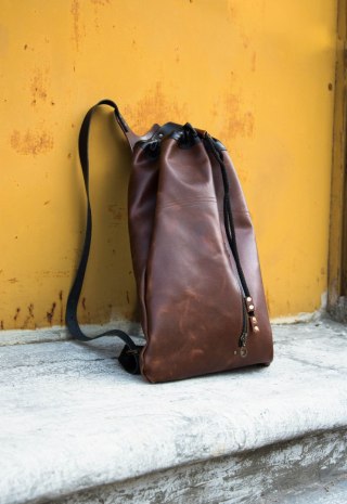 Skórzany worek w kolorze brązowym