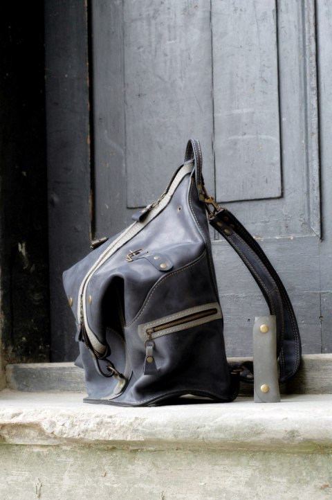 Skórzany plecak w kolorze granatowym