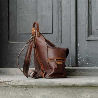 Skórzany plecak w kolorze brązowo rudym