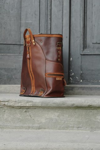 Skórzany plecak w kolorze brązowo rudym