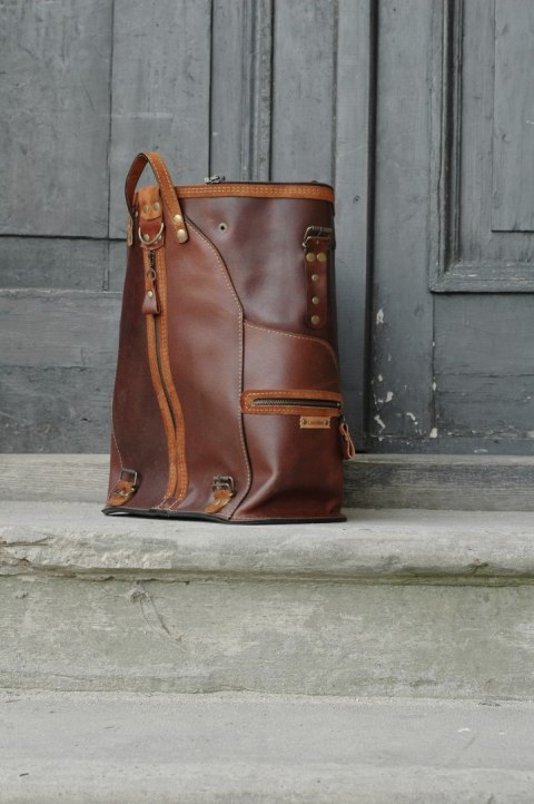 Skórzany plecak w kolorze brązowo rudym