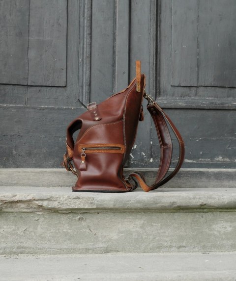 Skórzany plecak w kolorze brązowo rudym