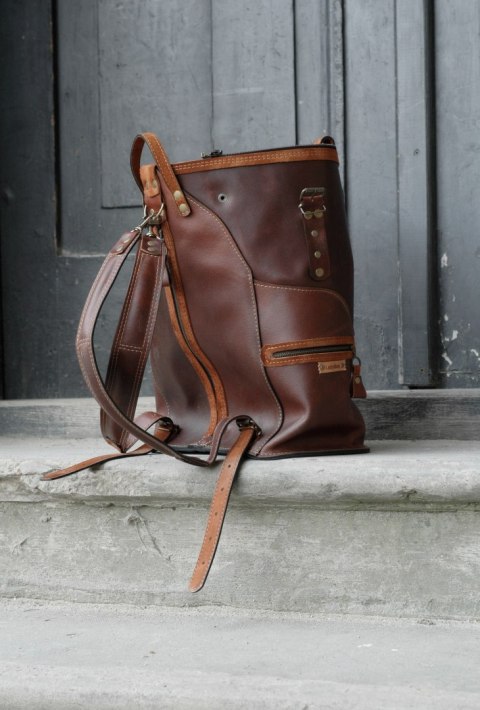 Skórzany plecak w kolorze brązowo rudym
