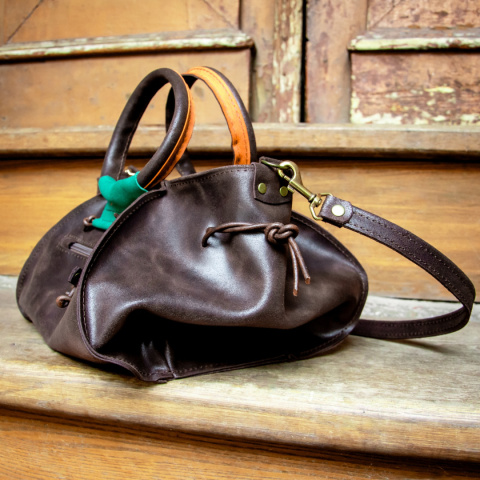 Torebka skórzana Karen w kolorze ciemny brąz