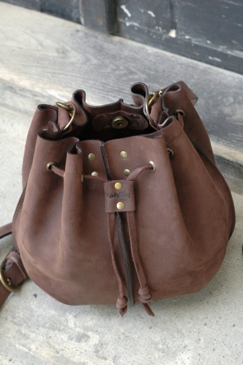 Skórzany worek Maja w kolorze czekoladowym