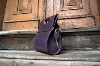 Torebka skórzana Łezka kolor śliwkowy