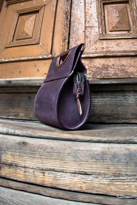 Torebka skórzana Łezka kolor śliwkowy