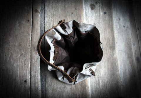 Zamszowy worek Maja kolor szary i brązowy