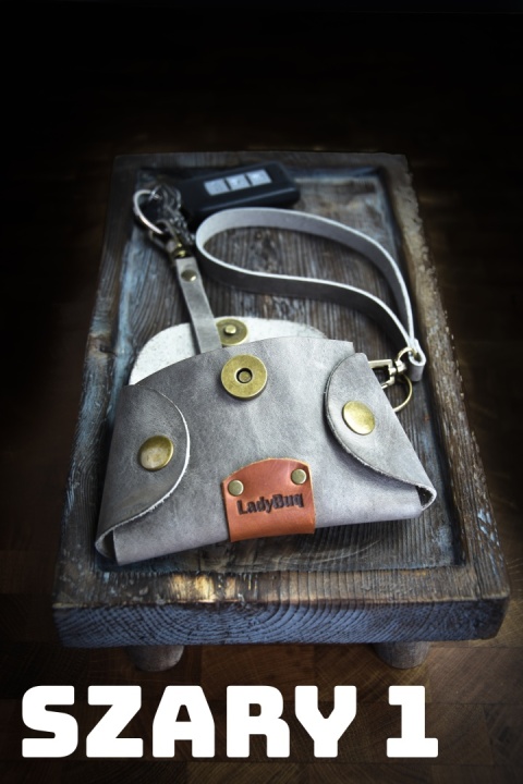 Kluczówka skórzana w różnych kolorach