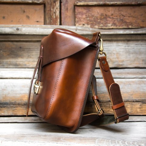 Leather cavalry backpack, handcrafted from vegetable-tanned leather.