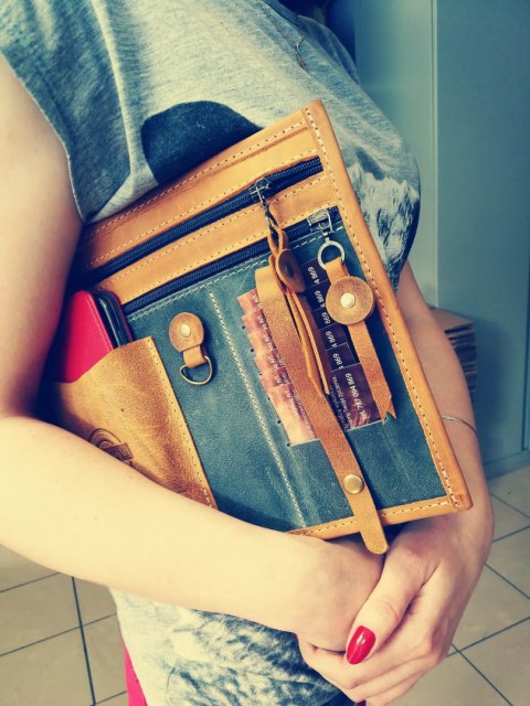 Skórzany organizer w kolorze twojej torebki