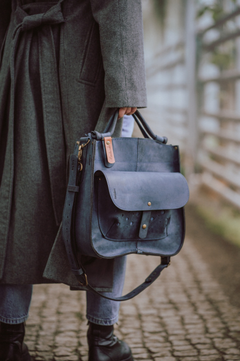 Leather bag Elaine color navy blue