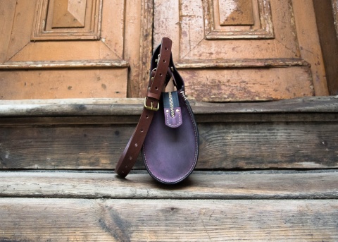 Torebka skórzana Łezka kolor śliwkowy